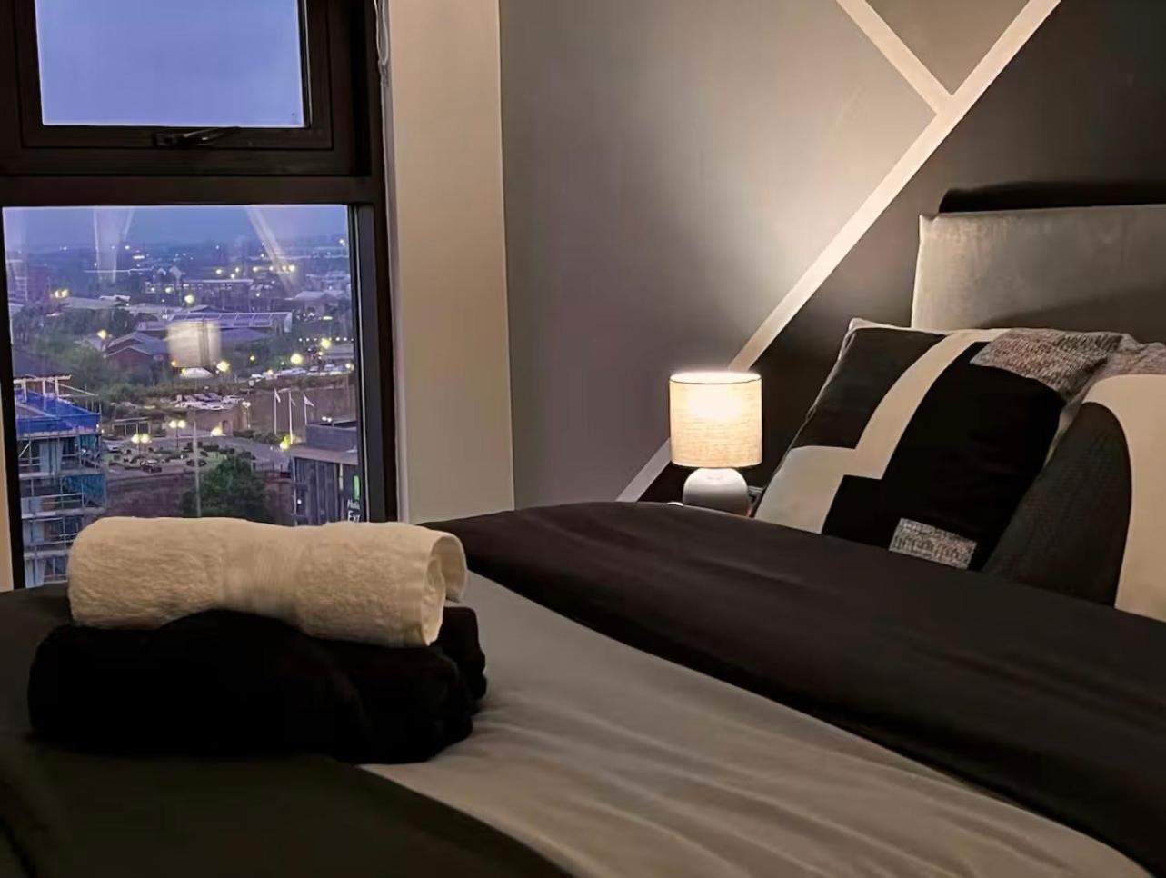 Penthouse Gem, Central, Scenic Views, Stylish, Modern, City Centre 2Br Sheffield Kültér fotó
