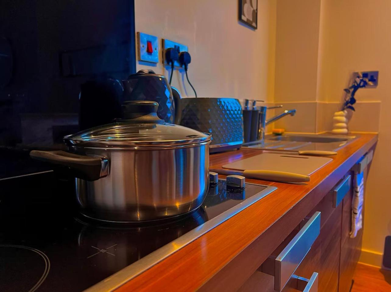 Penthouse Gem, Central, Scenic Views, Stylish, Modern, City Centre 2Br Sheffield Kültér fotó