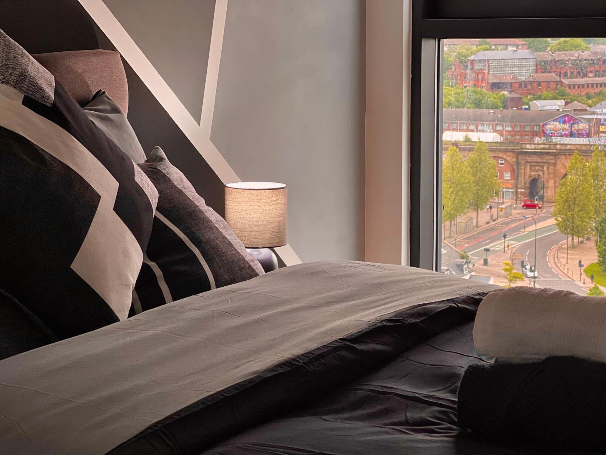 Penthouse Gem, Central, Scenic Views, Stylish, Modern, City Centre 2Br Sheffield Kültér fotó