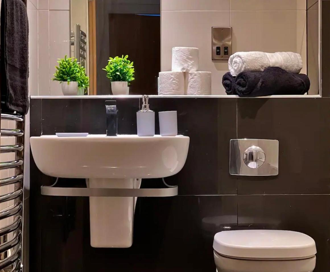 Penthouse Gem, Central, Scenic Views, Stylish, Modern, City Centre 2Br Sheffield Kültér fotó